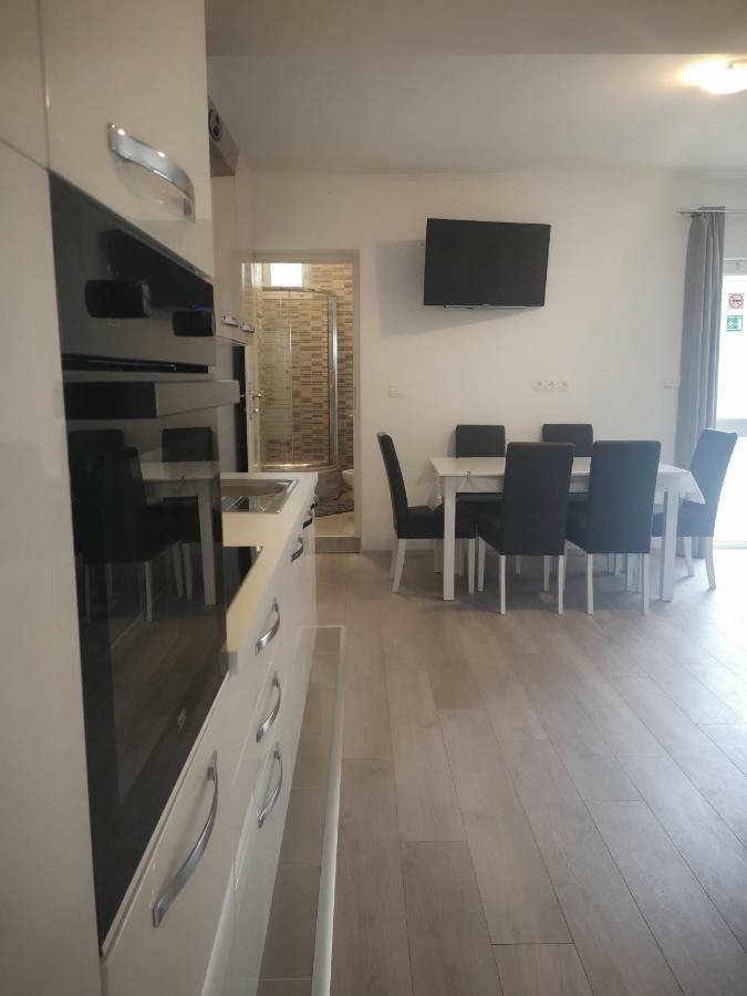 Pia Apartment Dugi Rat Extérieur photo