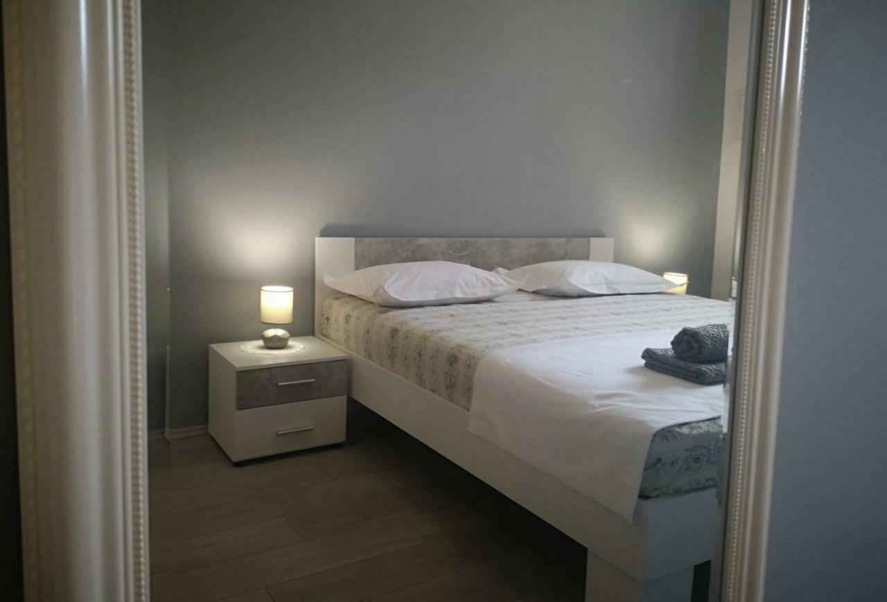 Pia Apartment Dugi Rat Extérieur photo